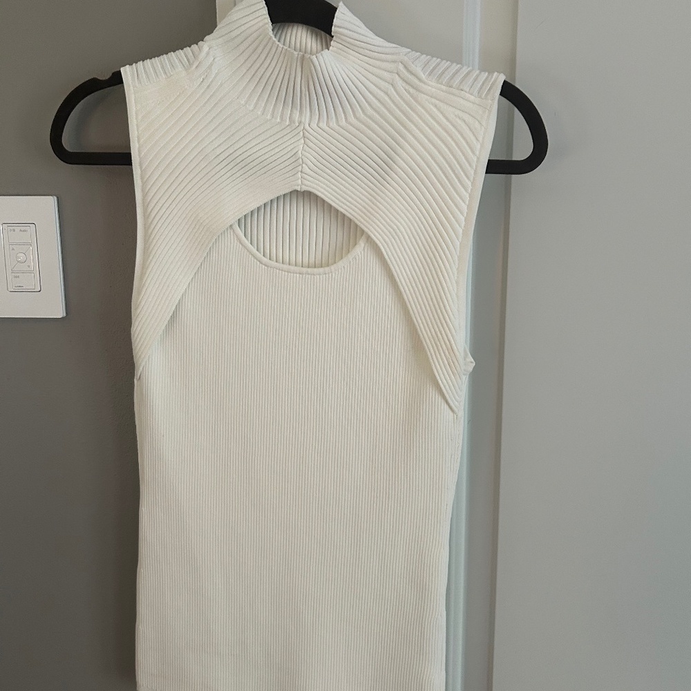 CUTE KEYHOLE SHIRT
